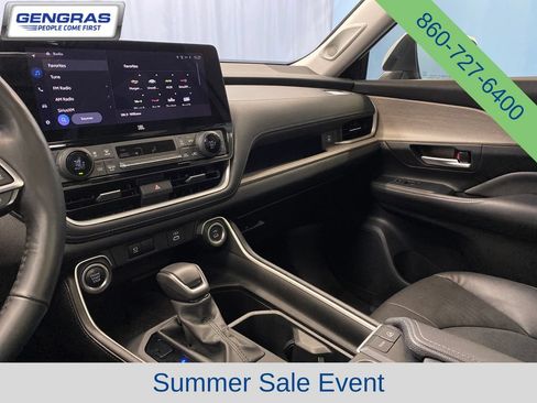 Used 2024 Toyota Grand Highlander AWD image 16