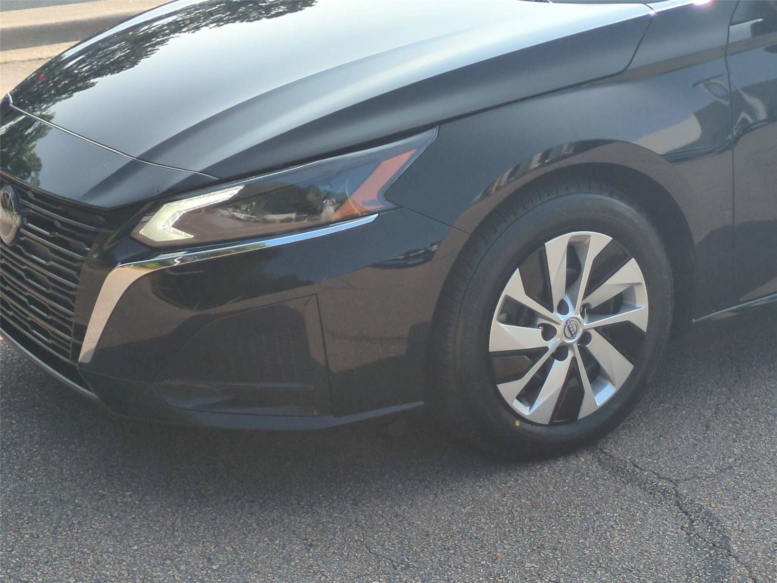 Used 2024 Nissan Altima 2.5 S FWD image 14