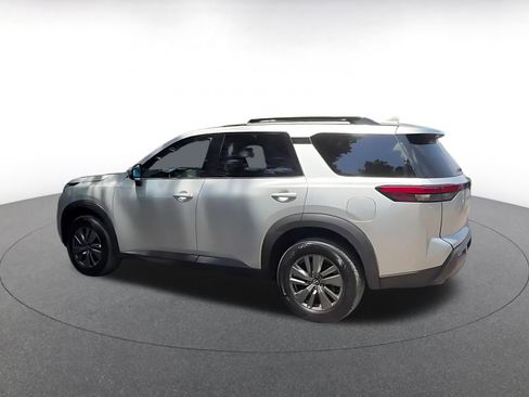 Used 2025 Nissan Pathfinder SV FWD image 10