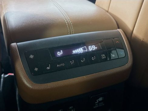 Used 2022 Nissan Pathfinder Platinum w/ Cargo Package AWD/4WD image 33