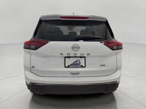 Used 2025 Nissan Rogue SV image 25
