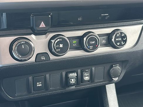 Used 2018 Toyota Tacoma SR5 image 33