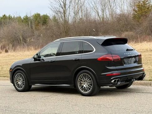 Used 2016 Porsche Cayenne Turbo image 40