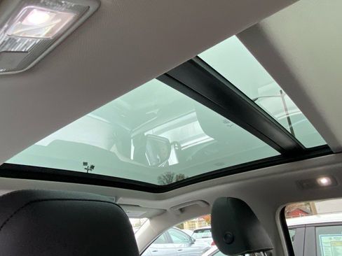 Certified 2024 Volkswagen Taos SE w/ Panoramic Sunroof Package image 20