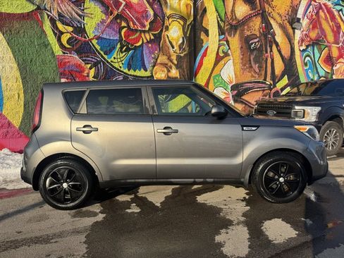 Used 2016 Kia Soul Base w/ Convenience Package image 3