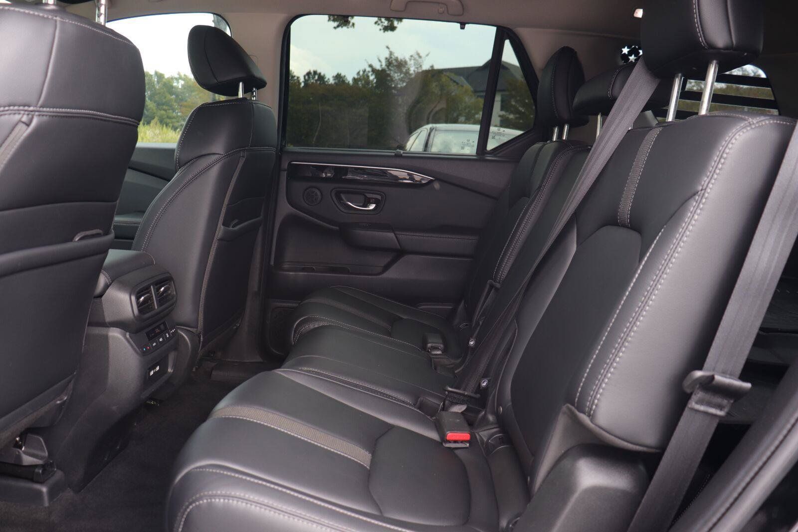 Used 2023 Honda Pilot Touring image 13