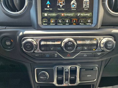 Used 2023 Jeep Wrangler Unlimited Sahara w/ Cold Weather Group AWD/4WD image 28