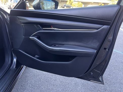 Used 2022 MAZDA MAZDA3 s image 22