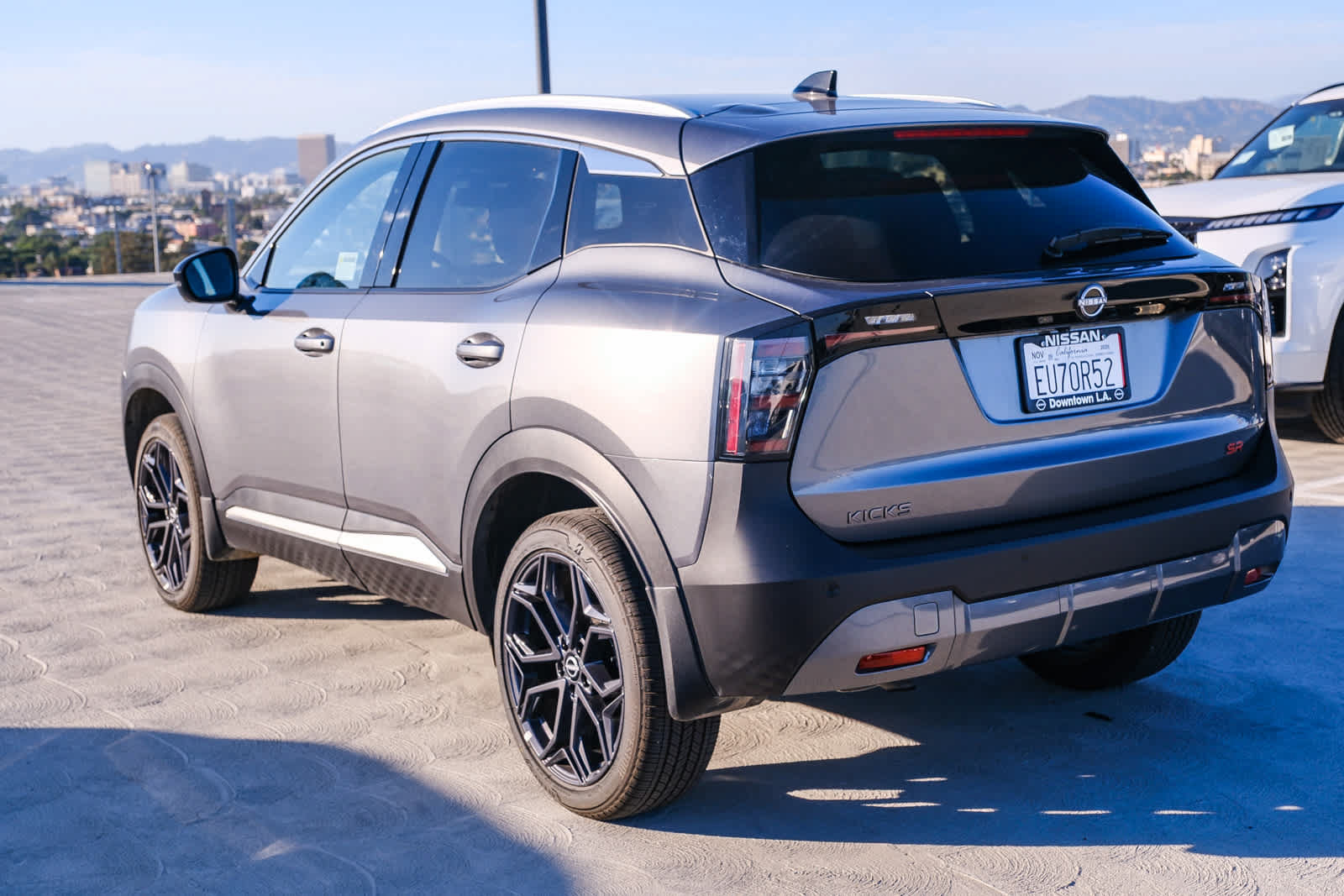 Used 2026 Nissan Kicks SR FWD image 6