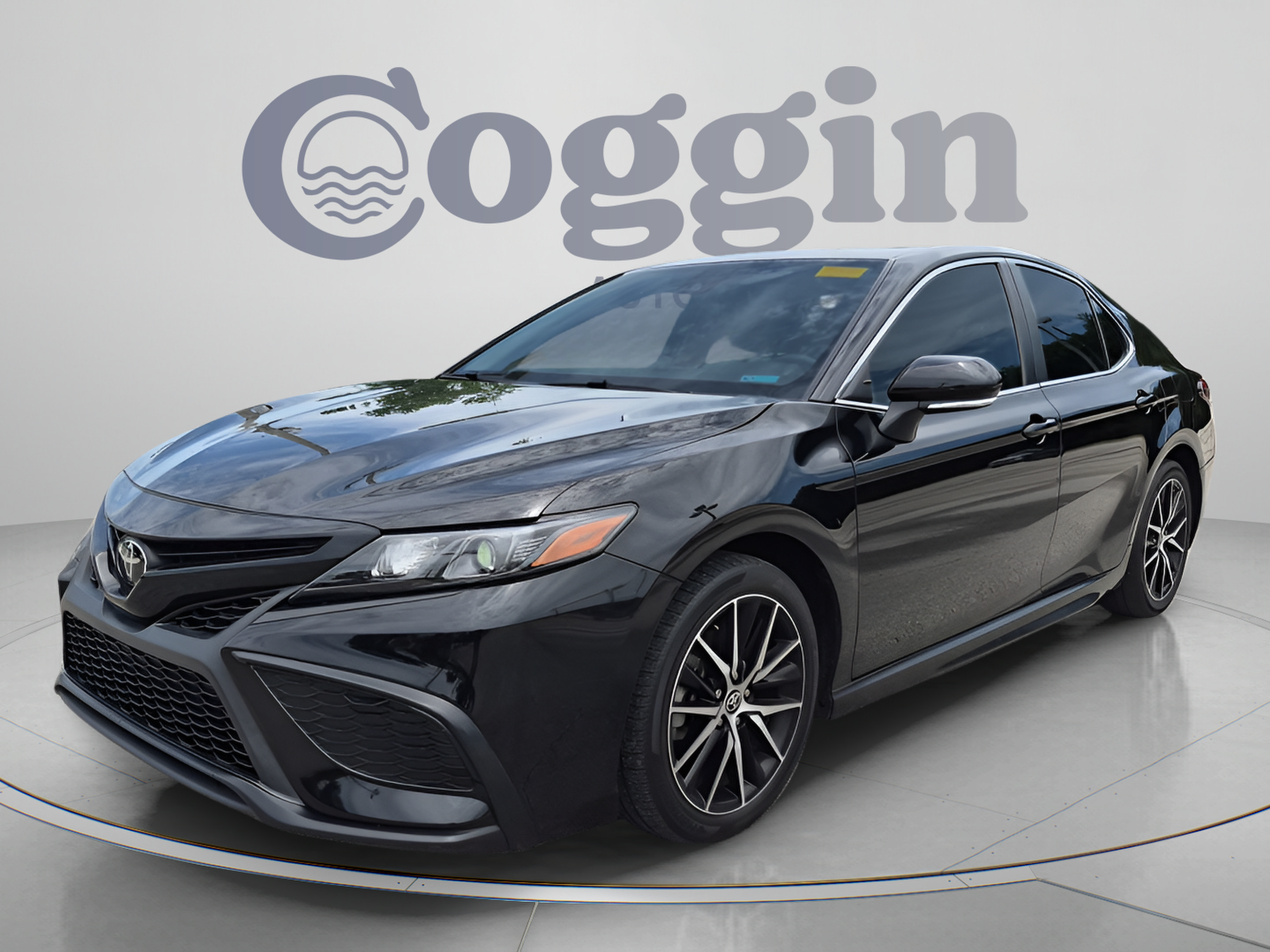 Used 2024 Toyota Camry SE w/ Convenience Package FWD image 2