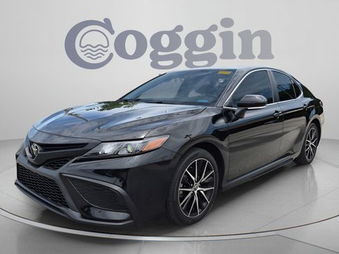 Used 2024 Toyota Camry SE w/ Convenience Package FWD image 2