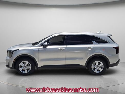 Used 2026 Kia Sorento LX FWD image 3