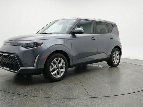 Used 2025 Kia Soul LX w/ LX Technology Package FWD image 3