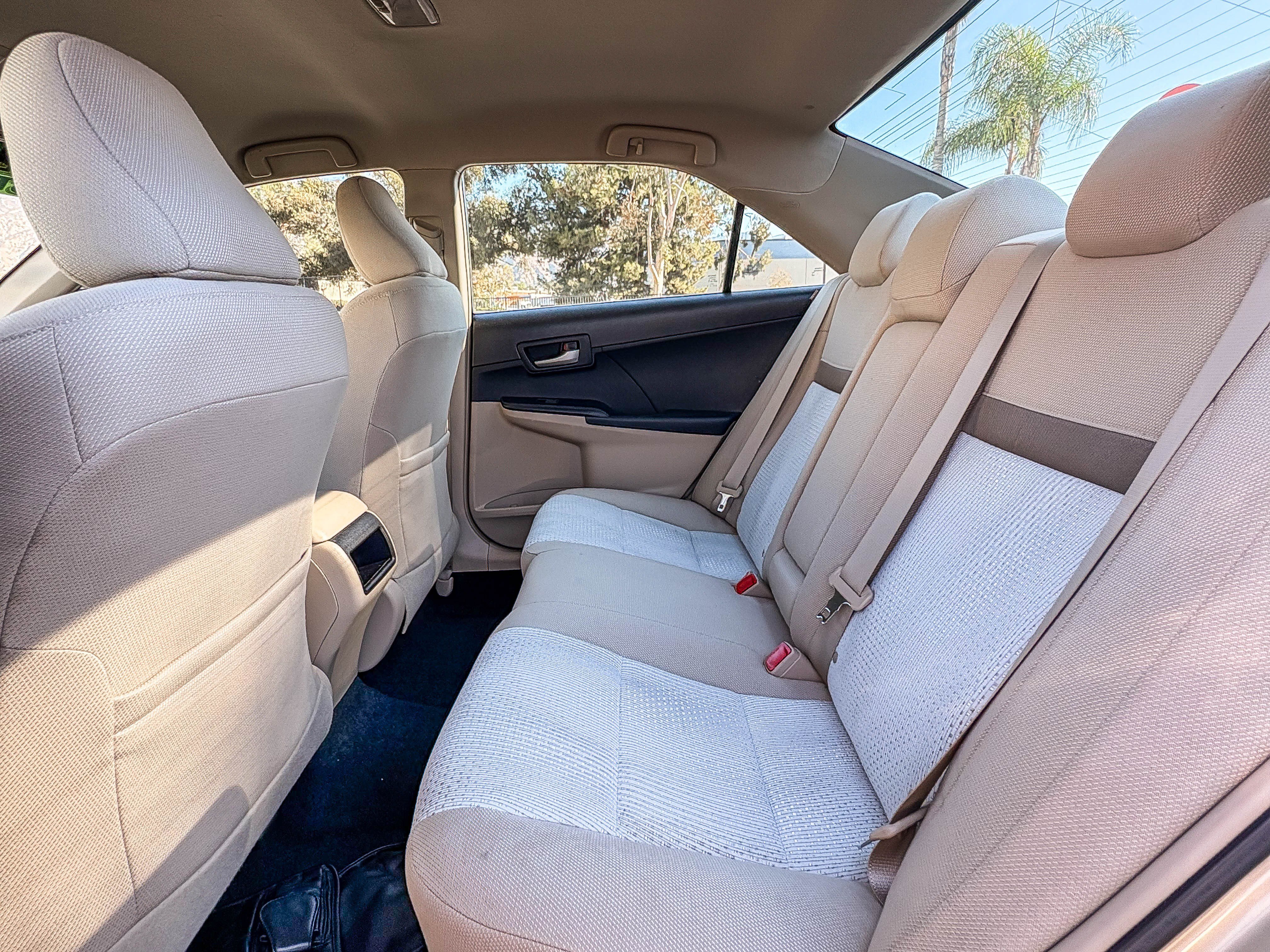 Used 2012 Toyota Camry LE FWD image 18
