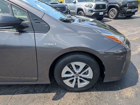 Used 2016 Toyota Prius Three FWD image 10