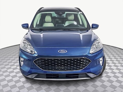 Used 2020 Ford Escape Titanium image 2