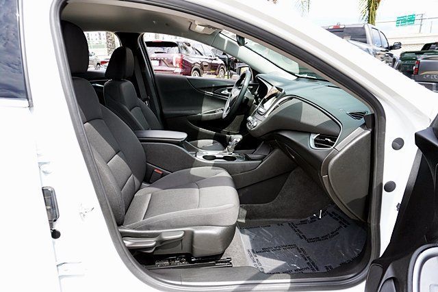 Used 2025 Chevrolet Malibu RS FWD image 18