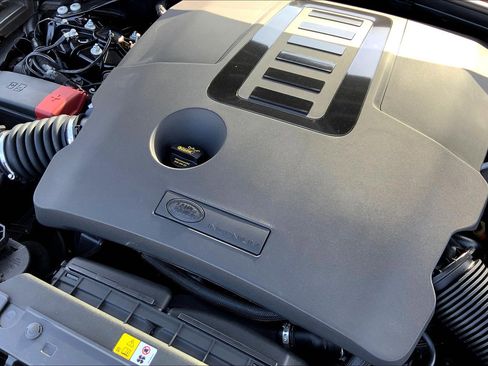 New 2026 Land Rover Range Rover Velar Dynamic SE image 15