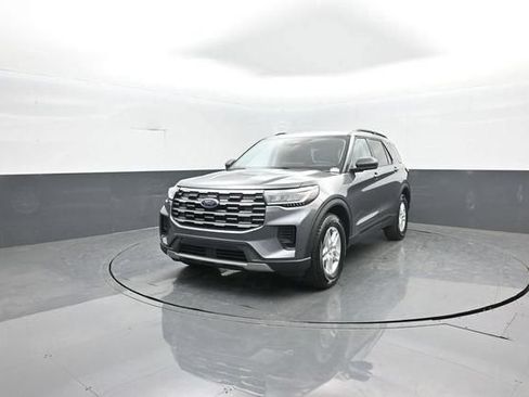 New 2026 Ford Explorer Active RWD image 3