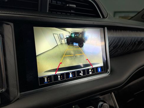 Used 2023 GMC Yukon XL Denali AWD/4WD image 26