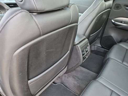 Used 2022 Cadillac XT4 Premium Luxury w/ Enhanced Visibility Package FWD image 18