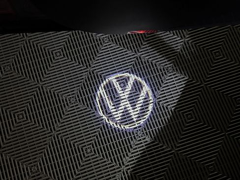 Used 2025 Volkswagen Atlas Cross Sport SEL R-Line image 15