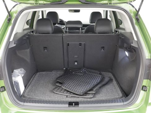 Used 2025 Volkswagen Taos SE image 17