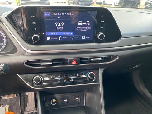 Certified 2022 Hyundai Sonata SE w/ Cargo Package image 16