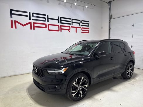 Used 2021 Volvo XC40 T5 R-Design w/ Climate Package image 8