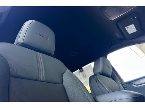 New 2026 GMC Acadia AT4 w/ LPO, Floor Liner Package AWD/4WD image 15