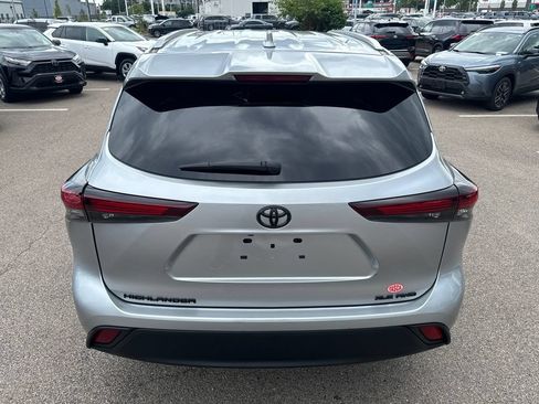 Used 2024 Toyota Highlander XLE AWD/4WD image 6