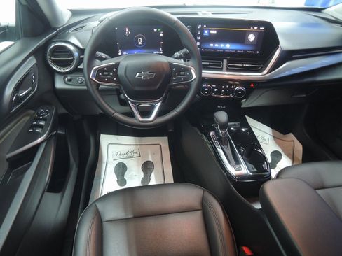 Used 2025 Chevrolet Trax ACTIV w/ Sunroof Package image 12