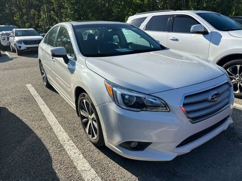 Used 2017 Subaru Legacy 2.5i Limited AWD/4WD image 2