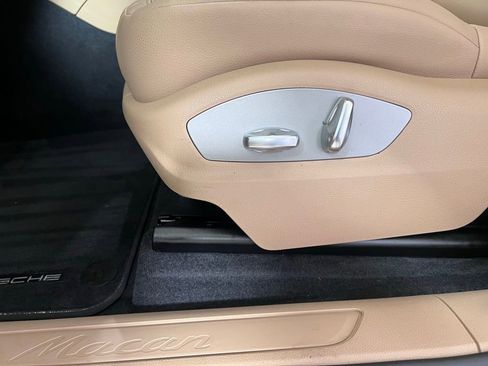 Certified 2025 Porsche Macan image 24