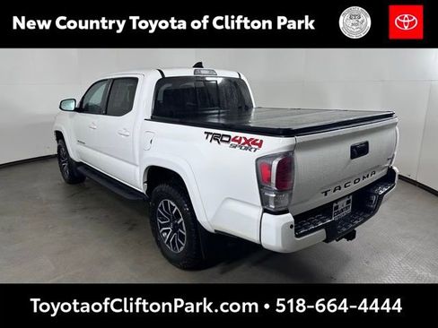 Used 2021 Toyota Tacoma TRD Sport w/ Technology Package image 5