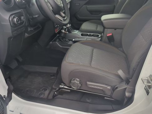 New 2025 Jeep Gladiator Mojave w/ Convenience Group image 34