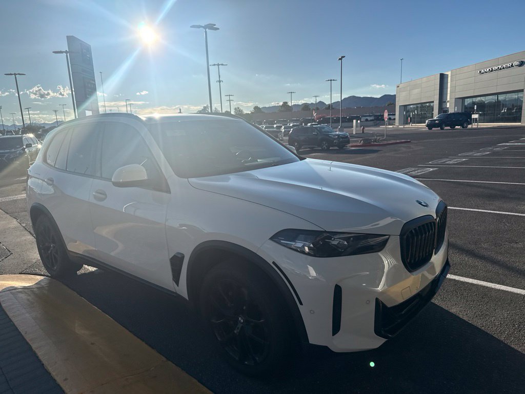 Used 2024 BMW X5 sDrive40i w/ Parking Assistance Package RWD image 3