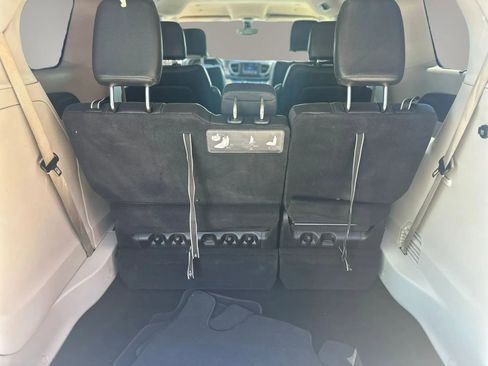 Used 2020 Chrysler Pacifica Touring-L FWD image 22