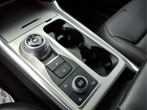 Used 2024 Ford Explorer XLT w/ Equipment Group 202A AWD/4WD image 20