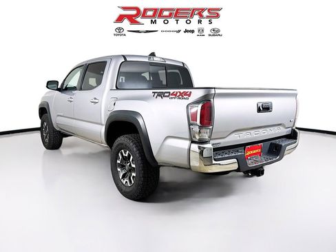 Certified 2021 Toyota Tacoma TRD Off-Road AWD/4WD image 11