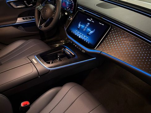 New 2027 Mercedes-Benz E 450 4MATIC Sedan image 14