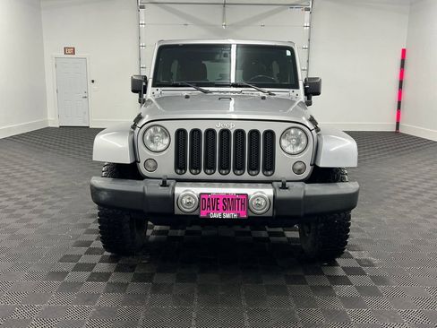 Used 2017 Jeep Wrangler Unlimited Sahara w/ Connectivity Group image 5