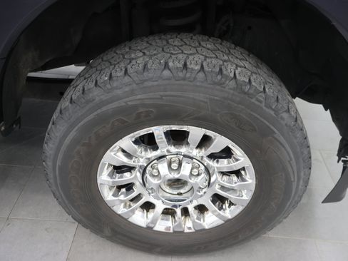 Used 2021 Ford F250 XLT w/ XLT Premium Package AWD/4WD image 3