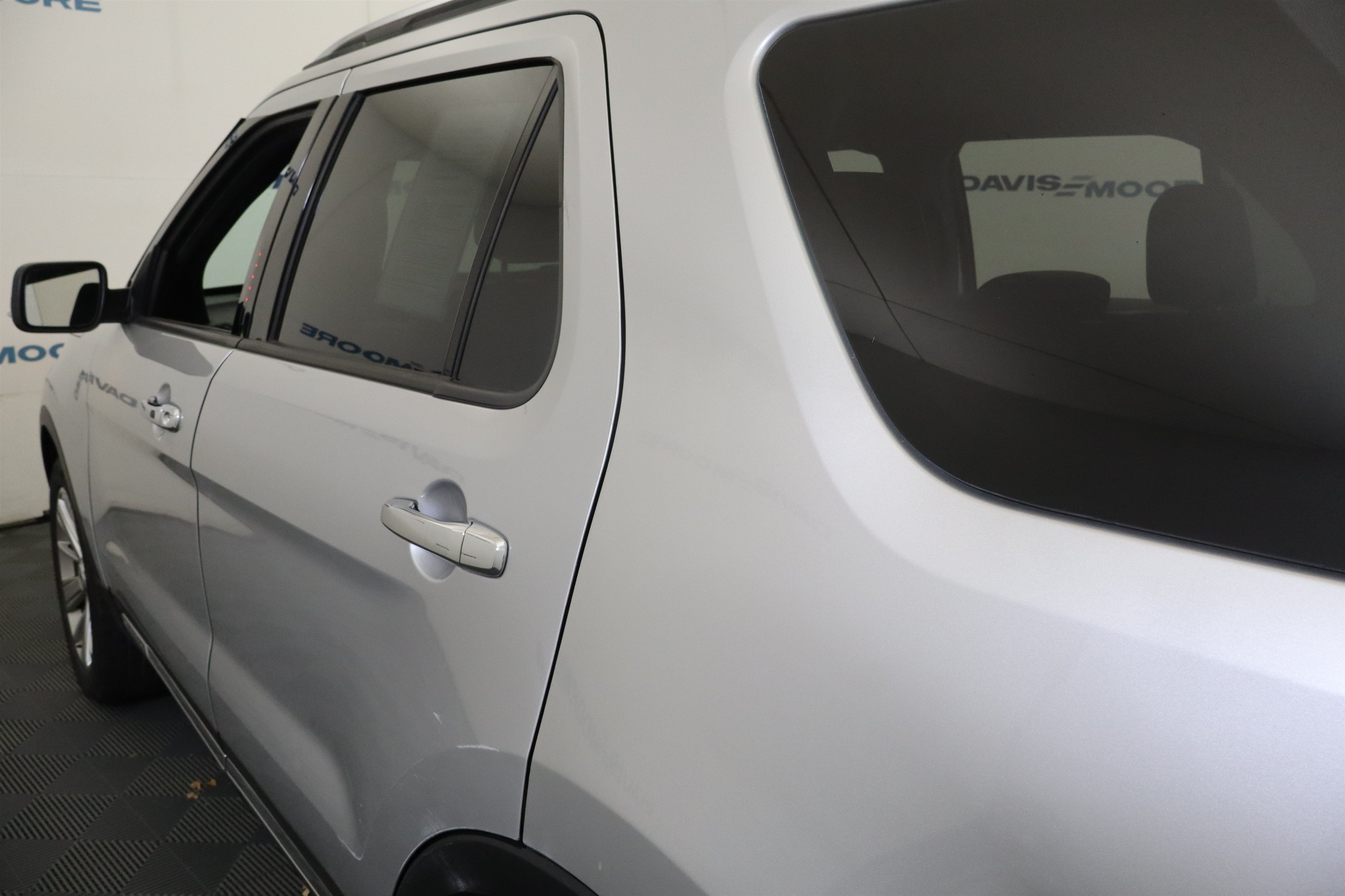 Used 2019 Ford Explorer Limited w/ Class III Trailer Tow Package AWD/4WD image 11