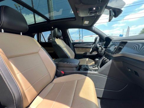 Used 2022 Volkswagen Atlas Cross Sport SE FWD image 25