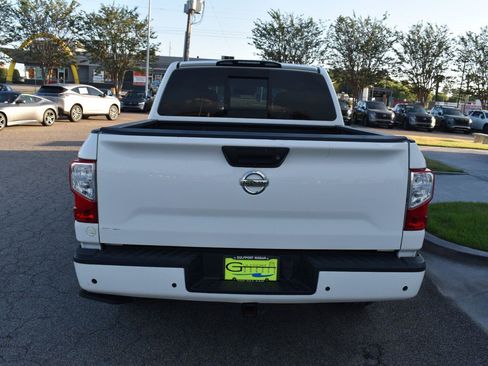 Used 2021 Nissan Titan SV w/ SV Convenience Package AWD/4WD image 8