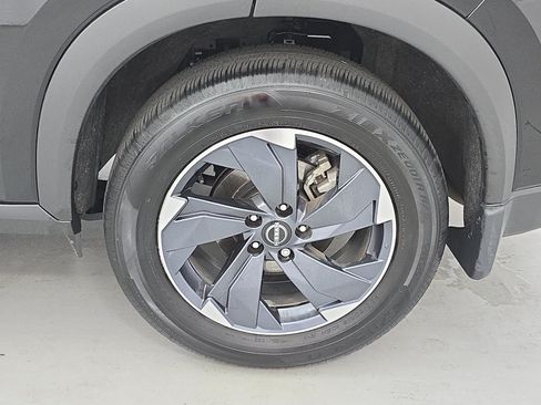 Certified 2025 Nissan Rogue SV FWD image 32