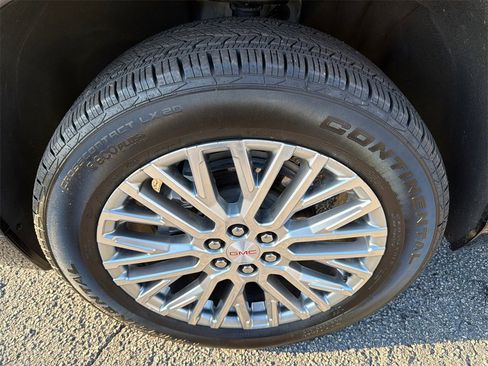 Used 2025 GMC Acadia Denali image 11