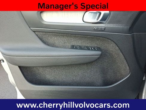 Certified 2024 Volvo XC40 B5 Core image 12