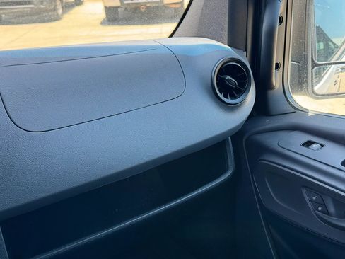 Used 2021 Mercedes-Benz Sprinter 2500 w/ Driver Convenience Package image 29